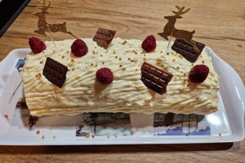 Cliquez pour zoomer ! Bûche de Noël framboises et chocolat blanc Thermomix par sanou51