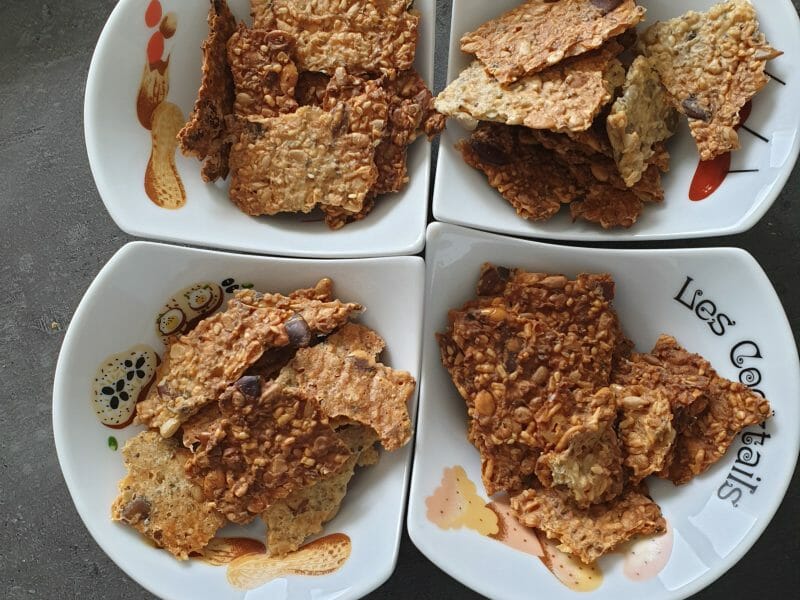 Cliquez pour zoomer ! Crackers salés à l’emmental et aux graines Thermomix par Jn