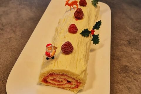 Cliquez pour zoomer ! Bûche de Noël framboises et chocolat blanc Thermomix par virginiepetejo