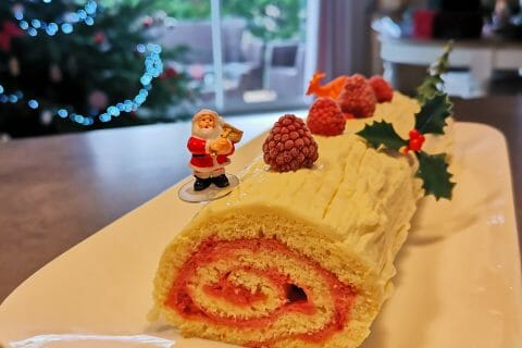 Cliquez pour zoomer ! Bûche de Noël framboises et chocolat blanc Thermomix par virginiepetejo