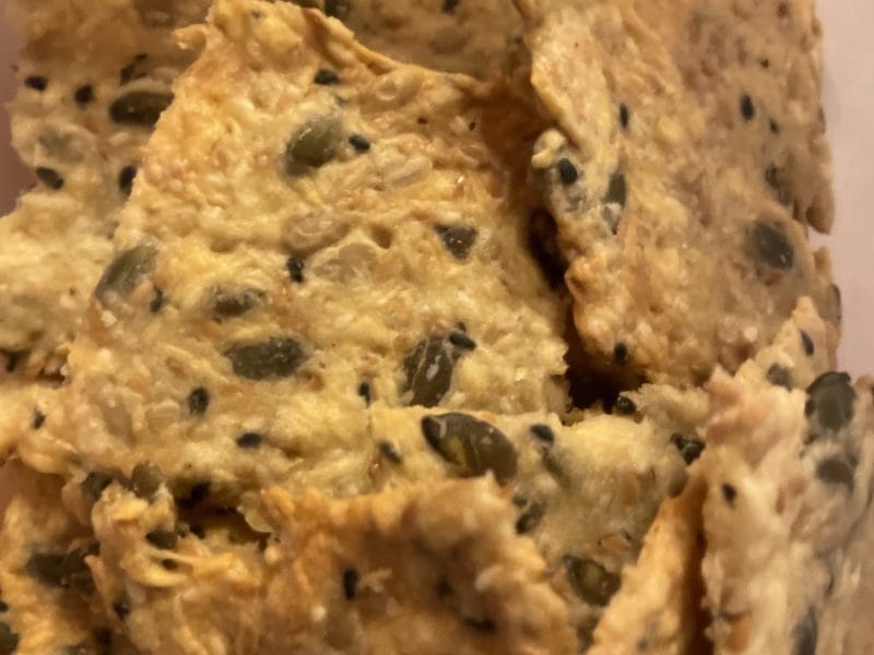 Cliquez pour zoomer ! Crackers salés à l’emmental et aux graines Thermomix par Chridey