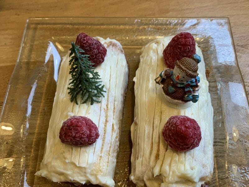 Cliquez pour zoomer ! Bûche de Noël framboises et chocolat blanc Thermomix par maaayyyliiis