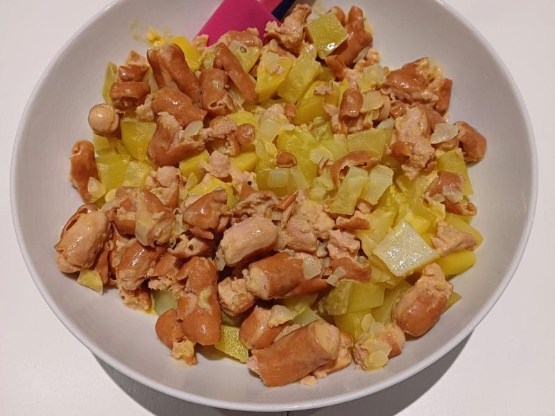 Cliquez pour zoomer ! Pommes de terre et knackis sauce cheddar Thermomix par eric170268