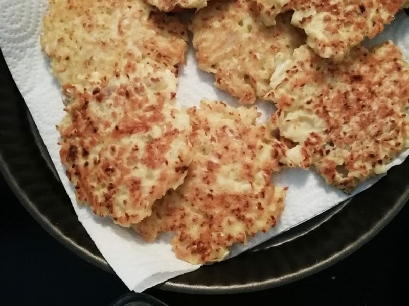 Cliquez pour zoomer ! Galettes de chou-fleur et sauce yaourt Thermomix par emmie63