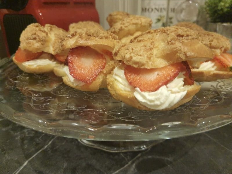 Cliquez pour zoomer ! Choux craquelin fraises chantilly Thermomix par imane_15