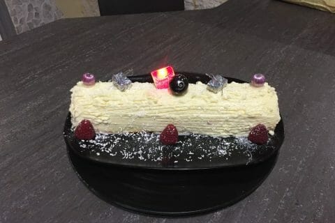 Cliquez pour zoomer ! Bûche de Noël framboises et chocolat blanc Thermomix par 1510jenny
