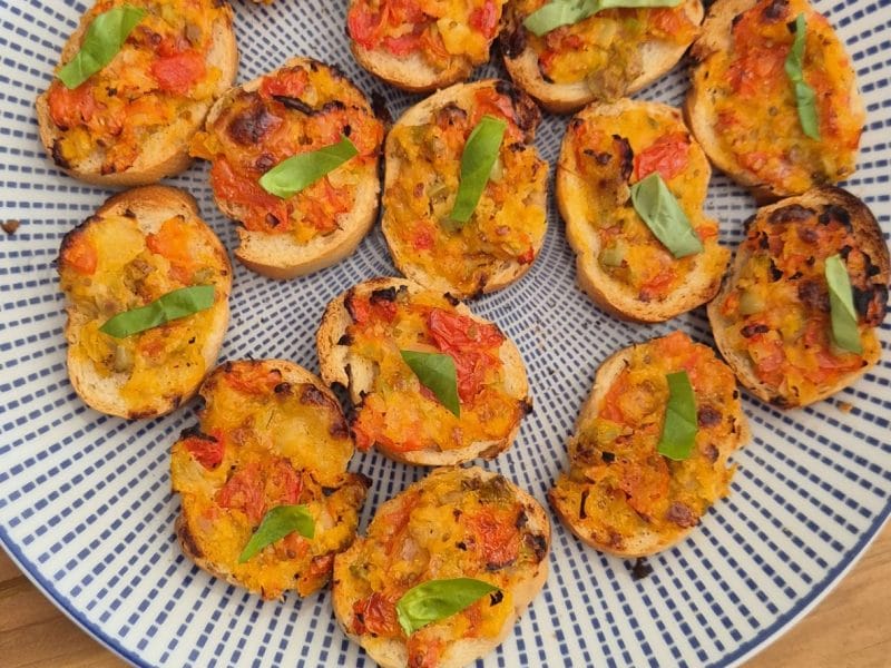 Cliquez pour zoomer ! Crostini tomates, olives et mozzarella Thermomix par clunkynette