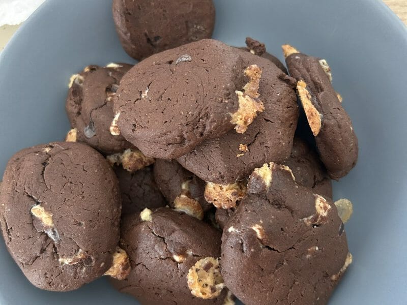 Cliquez pour zoomer ! Cookies aux 3 chocolats et noisettes Thermomix par alexiaalc