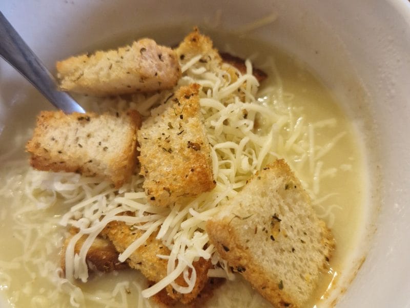 Cliquez pour zoomer ! Velouté à l’oignon et aux pommes de terre Thermomix par noemie_49