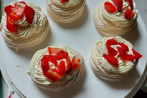 Cliquez pour zoomer ! Mini pavlova aux fraises Thermomix par virginie57565