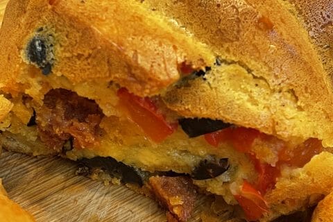 Cliquez pour zoomer ! Cake aux poivrons, fêta et olives Thermomix par sabrinette