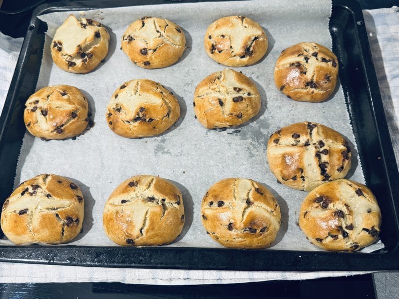 Cliquez pour zoomer ! Hot cross buns – petits pains anglais de Pâques Thermomix par zayna