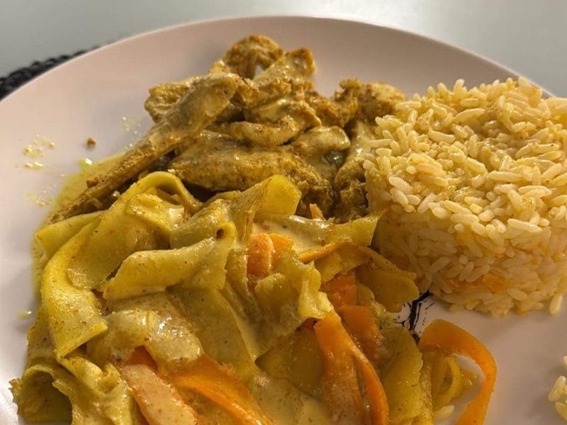 Cliquez pour zoomer ! Saumon sauce curry et tagliatelles de légumes Thermomix par zayna