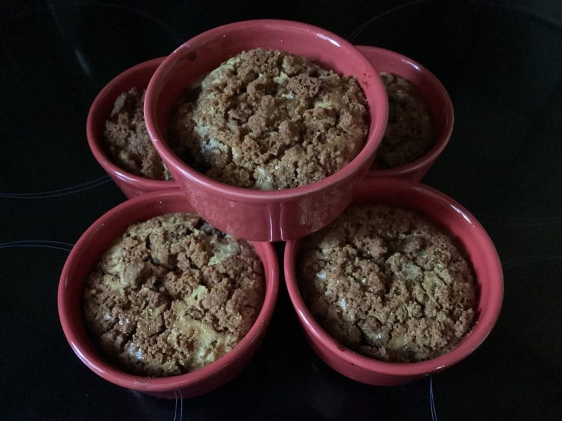 Cliquez pour zoomer ! Clafoutis cerises, noisettes et crumble spéculoos Thermomix par mamylou36