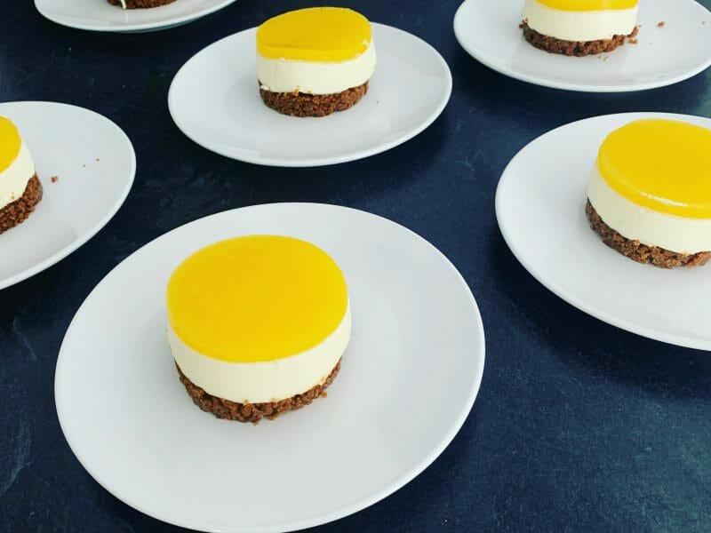 Cliquez pour zoomer ! Panna cotta citron sur sablé spéculoos et miroir de mangue Thermomix par alexandra_78