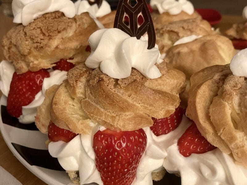 Cliquez pour zoomer ! Choux craquelin fraises chantilly Thermomix par sophie_184