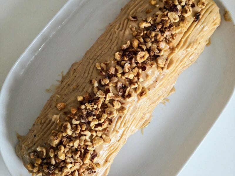 Cliquez pour zoomer ! Bûche pralinée aux éclats de noisettes caramélisés Thermomix par prescillia