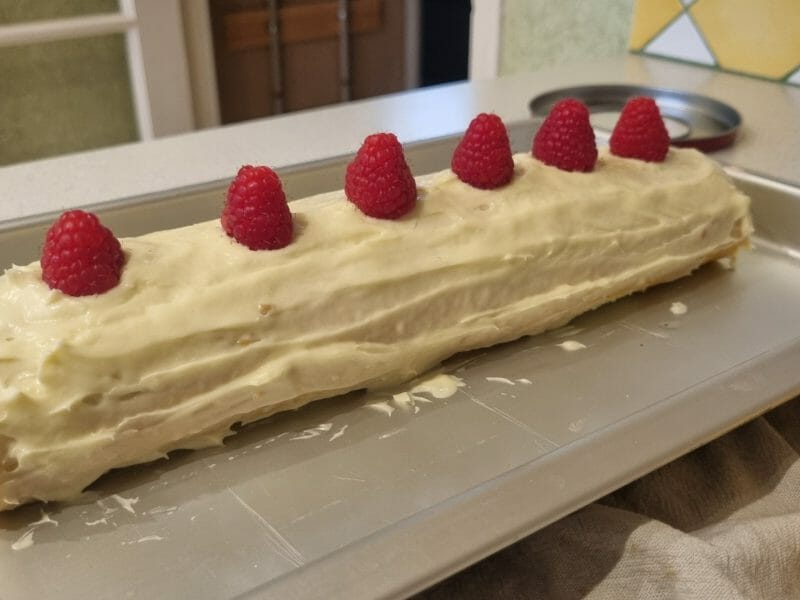 Cliquez pour zoomer ! Bûche de Noël framboises et chocolat blanc Thermomix par laura_193