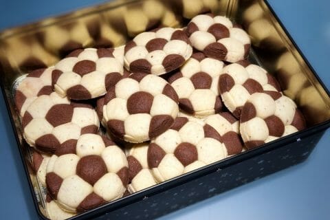 Cliquez pour zoomer ! Biscuits ballon de foot Thermomix par nathalie_borella