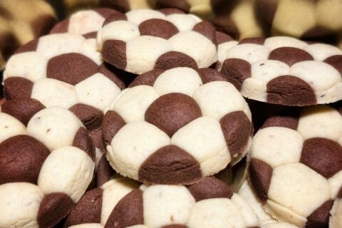 Cliquez pour zoomer ! Biscuits ballon de foot Thermomix par nathalie_borella