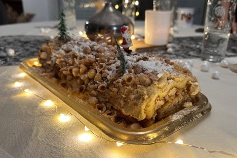 Cliquez pour zoomer ! Bûche pralinée aux éclats de noisettes caramélisés Thermomix par minidou33