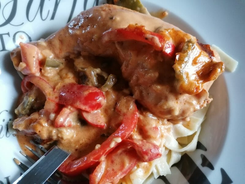 Cliquez pour zoomer ! Poulet à la crème de poivrons Thermomix par cyrielle_15