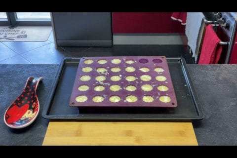 Cliquez pour zoomer ! Mini cannelés chèvre miel Thermomix par Les saveurs d’Ann’Abel