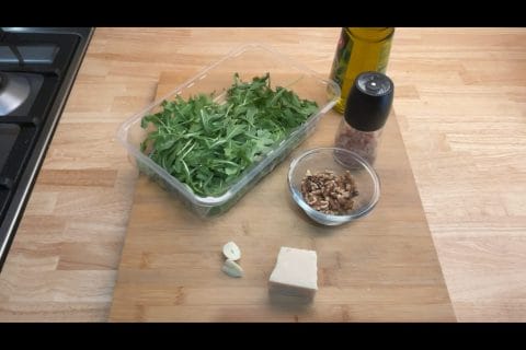 Cliquez pour zoomer ! Pesto de roquette et noisettes Thermomix par Les saveurs d’Ann’Abel