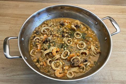 Cliquez pour zoomer ! Ragoût de pois chiches à la seiche et aux crevettes Thermomix par Les saveurs d’Ann’Abel