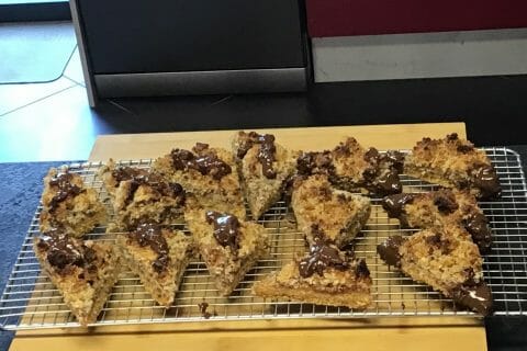 Cliquez pour zoomer ! Triangles aux noisettes Thermomix par Les saveurs d’Ann’Abel