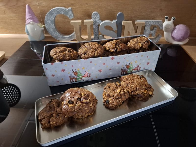 Cliquez pour zoomer ! Biscuits chocolat, raisins et noisettes Thermomix par Petroni