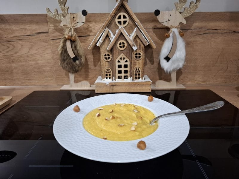 Cliquez pour zoomer ! Soupe de panais et mimolette aux noisettes Thermomix par Petroni