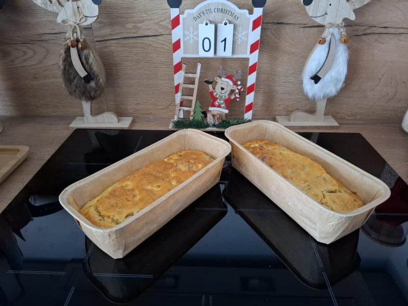 Cliquez pour zoomer ! Cake chèvre, noisettes et lardons Thermomix par Petroni