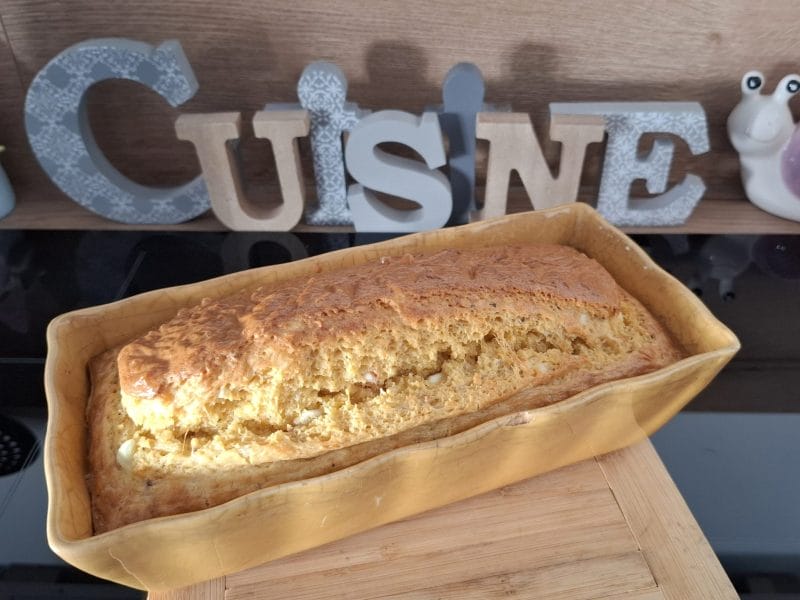 Cliquez pour zoomer ! Cake tomates séchées, olives vertes et feta Thermomix par Petroni