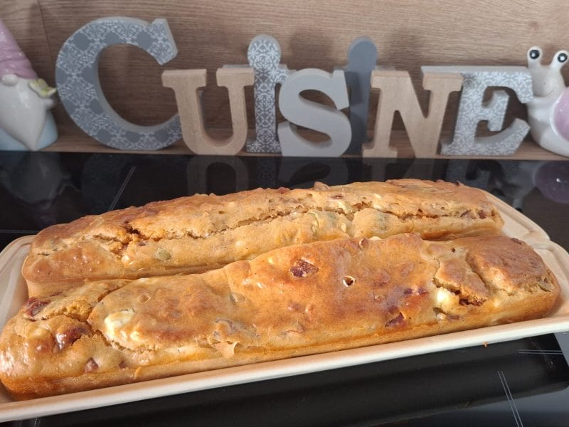 Cliquez pour zoomer ! Cake tomates séchées, olives vertes et feta Thermomix par Petroni