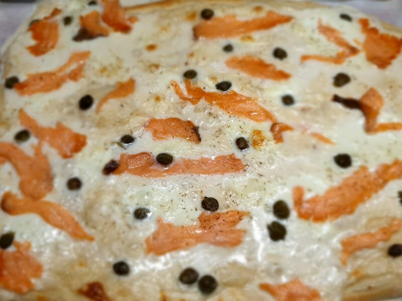 Cliquez pour zoomer ! Pizza au saumon et sauce kiri Thermomix par Petroni