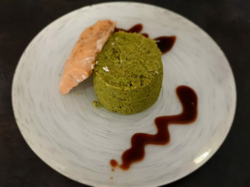 Cliquez pour zoomer ! Saumon sur purée de brocolis Thermomix par Petroni