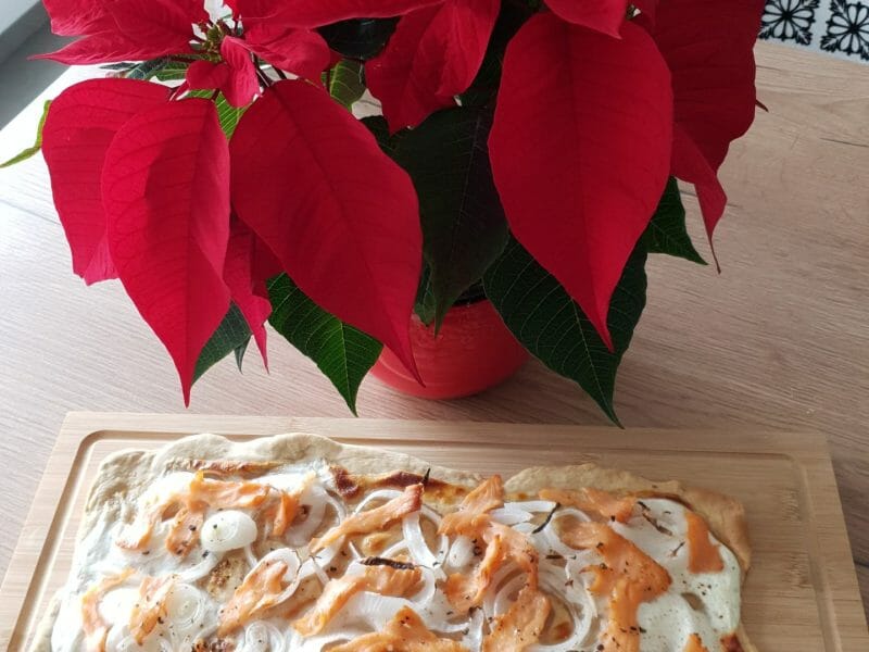 Cliquez pour zoomer ! Tarte flambée rapide au saumon fumé Thermomix par Petroni