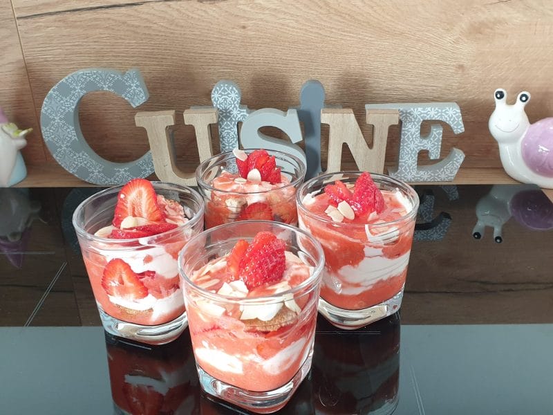 Cliquez pour zoomer ! Tiramisu aux fraises en verrines Thermomix par Petroni