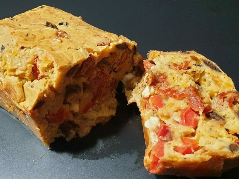 Cliquez pour zoomer ! Cake aux poivrons, fêta et olives Thermomix par Petroni
