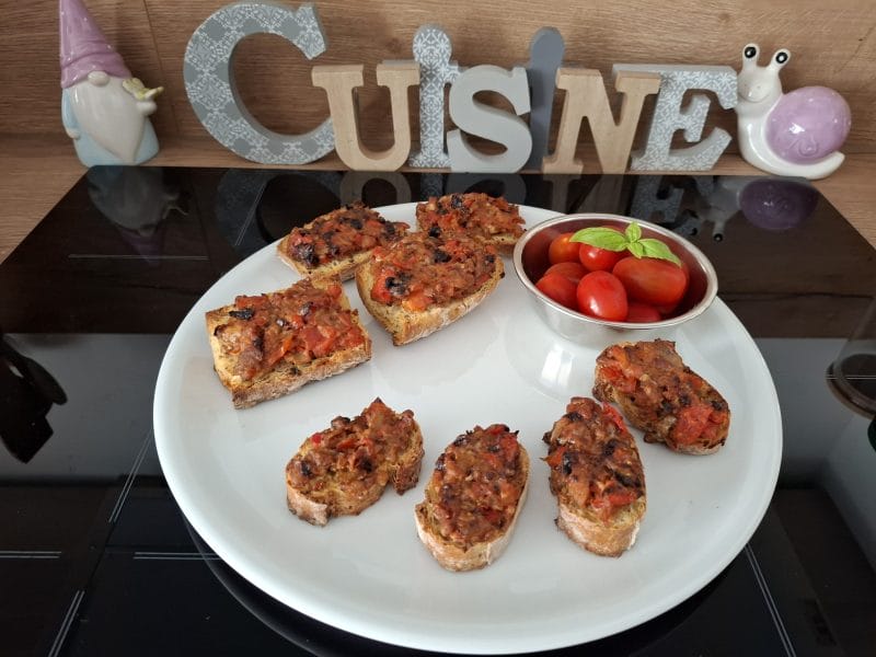 Cliquez pour zoomer ! Crostini tomates, olives et mozzarella Thermomix par Petroni