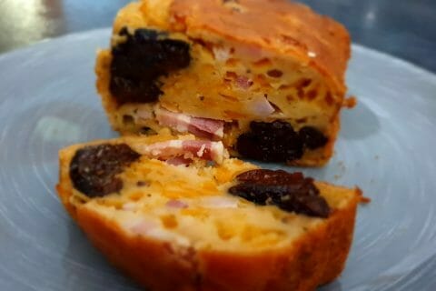 Cliquez pour zoomer ! Cake aux lardons et aux pruneaux Thermomix par Petroni