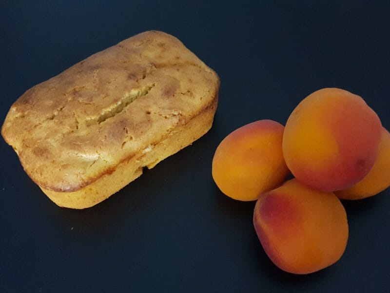 Cliquez pour zoomer ! Cake aux abricots Thermomix par Petroni