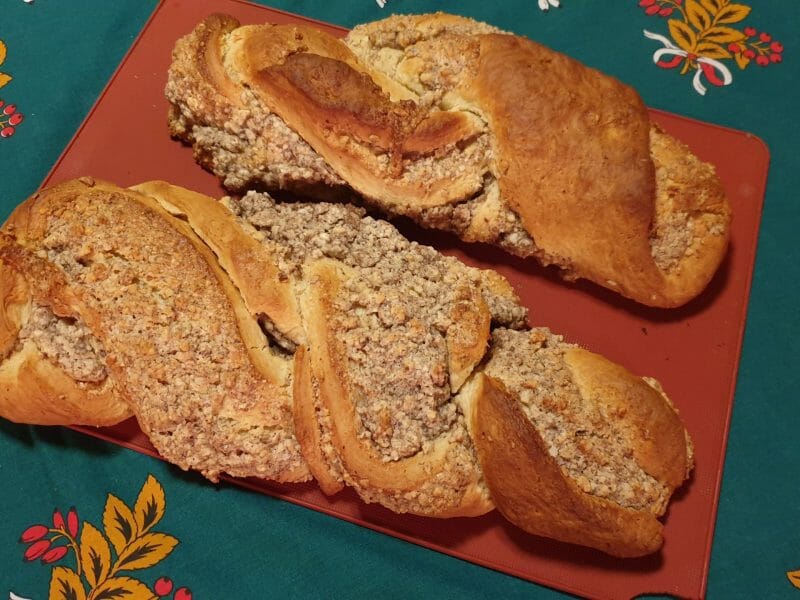 Cliquez pour zoomer ! Brioche tressée aux noisettes Thermomix par Petroni