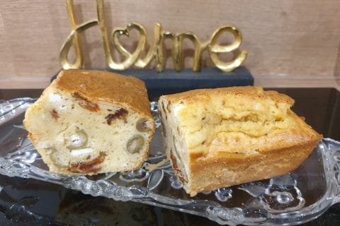 Cliquez pour zoomer ! Cake tomates séchées, olives vertes et feta Thermomix par Petroni