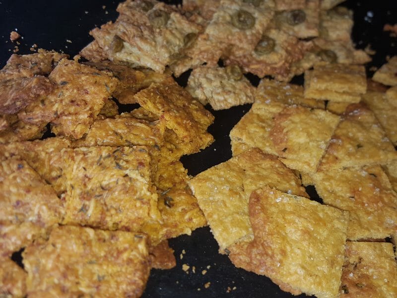 Cliquez pour zoomer ! Crackers salés à l’emmental et aux graines Thermomix par Ririne