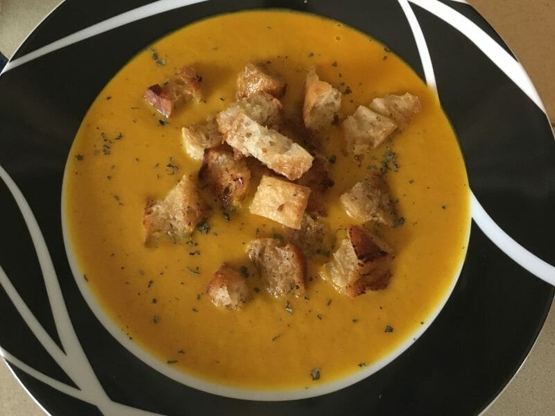 Cliquez pour zoomer ! Velouté carottes et pommes, au lait de coco Thermomix par lenachou