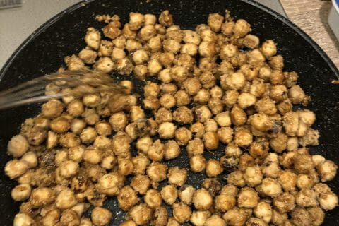 Cliquez pour zoomer ! Bûche pralinée aux éclats de noisettes caramélisés Thermomix par vb63