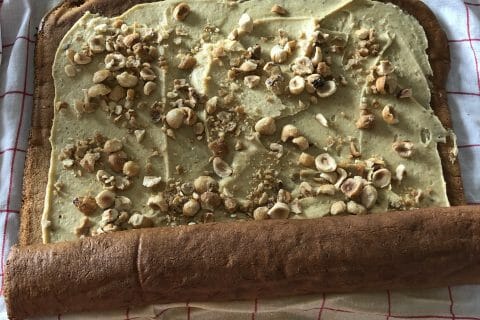 Cliquez pour zoomer ! Bûche pralinée aux éclats de noisettes caramélisés Thermomix par vb63