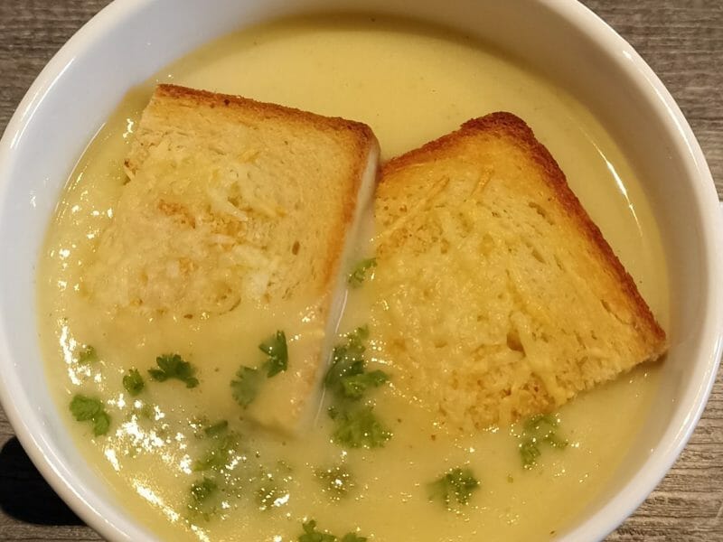 Cliquez pour zoomer ! Velouté à l’oignon et aux pommes de terre Thermomix par c@mille